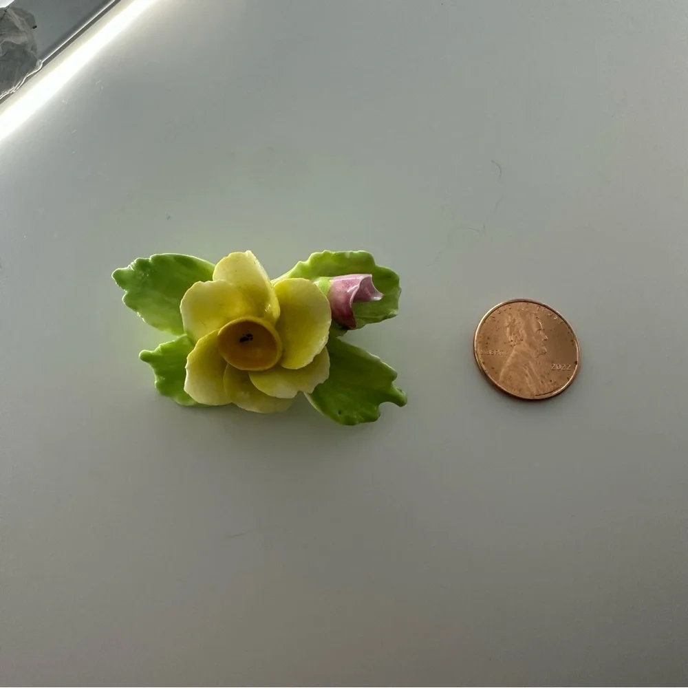 Vintage Staffordshire China Flower Made in England Brooch Pin - Picture 6 of 8
